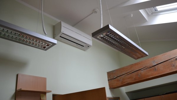 Akademie Věd ČR (Klimatizace Toshiba)